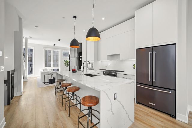 4232 W Belmont Avenue 5, Chicago, IL 60641