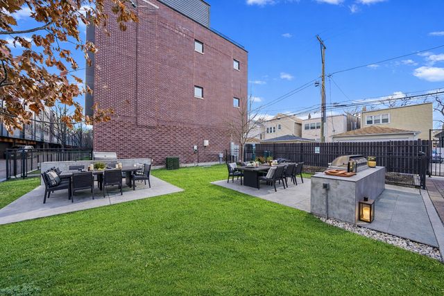 4232 W Belmont Avenue 5, Chicago, IL 60641
