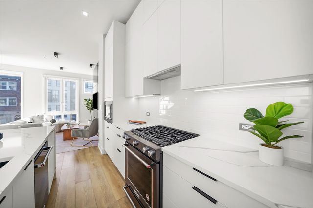 4232 W Belmont Avenue 5, Chicago, IL 60641