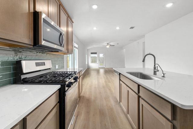 496 El Capitan LOOP, Dripping Springs, TX 78620