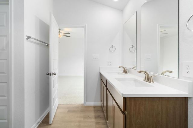 496 El Capitan LOOP, Dripping Springs, TX 78620