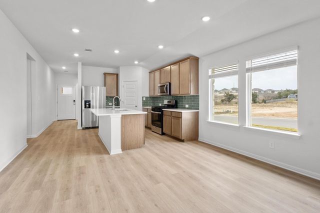 496 El Capitan LOOP, Dripping Springs, TX 78620