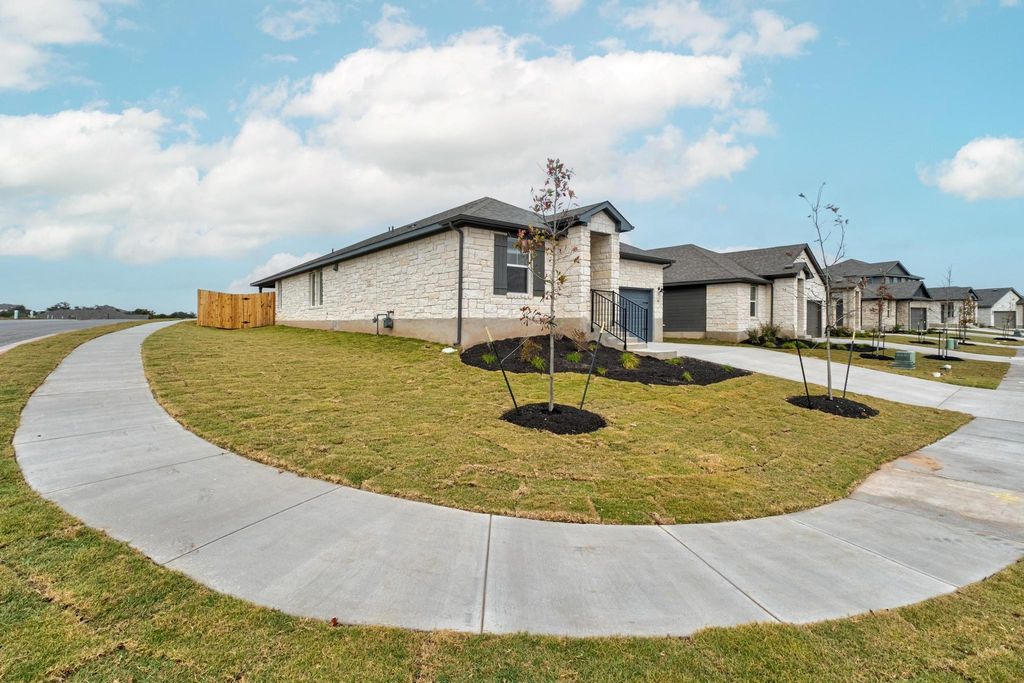 496 El Capitan LOOP, Dripping Springs, TX 78620