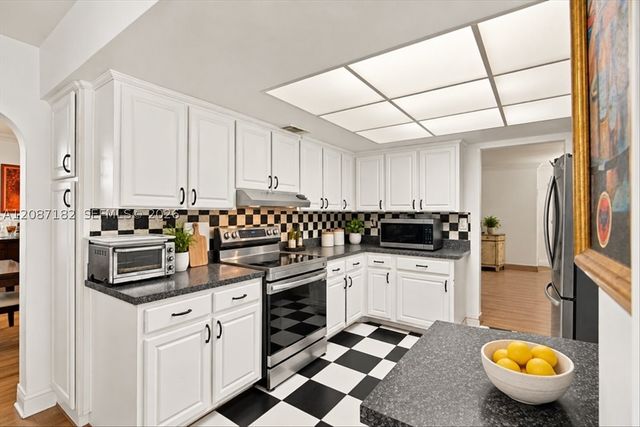 20120 Highland Lakes Blvd, Miami, FL 33179