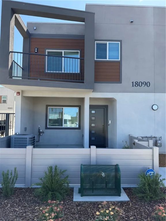 18090 PRAIRIE Avenue 101, Torrance, CA 90504