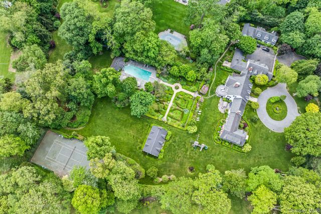 8 Stonegate Lane, Old Brookville, NY 11545