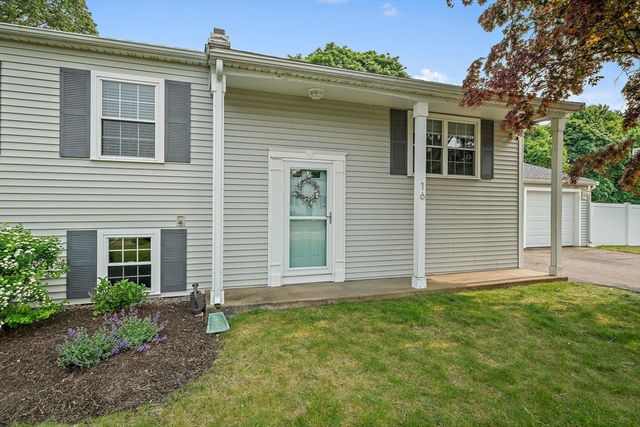 16 Chandler Dr, Marshfield, MA 02050
