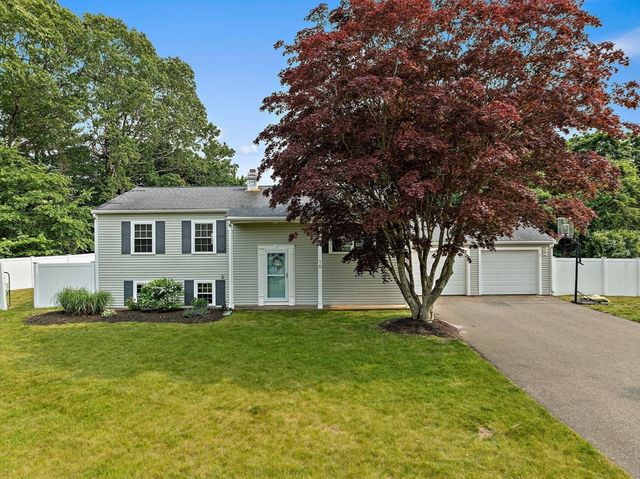 16 Chandler Dr, Marshfield, MA 02050