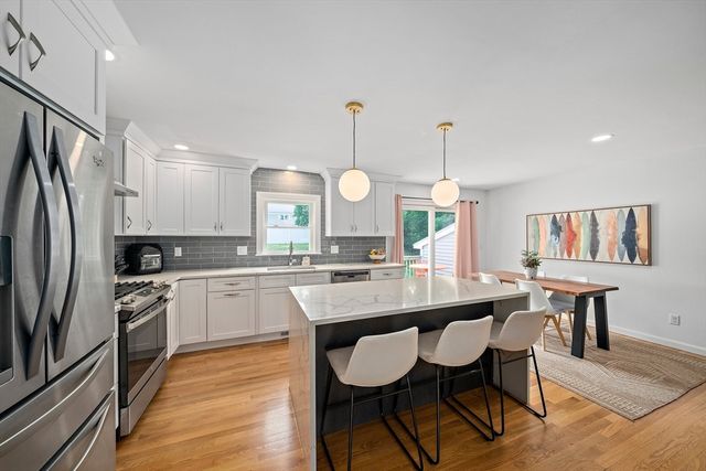 16 Chandler Dr, Marshfield, MA 02050