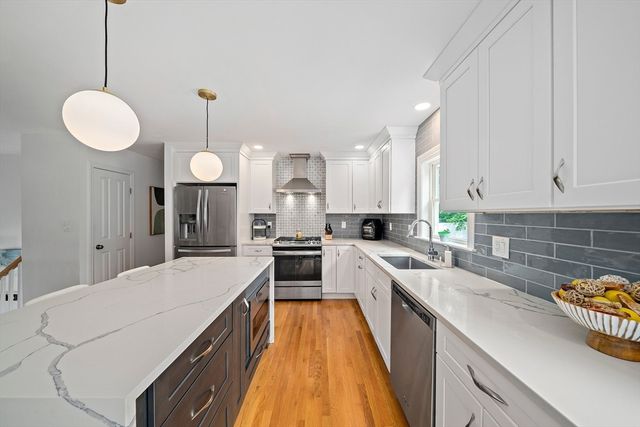 16 Chandler Dr, Marshfield, MA 02050