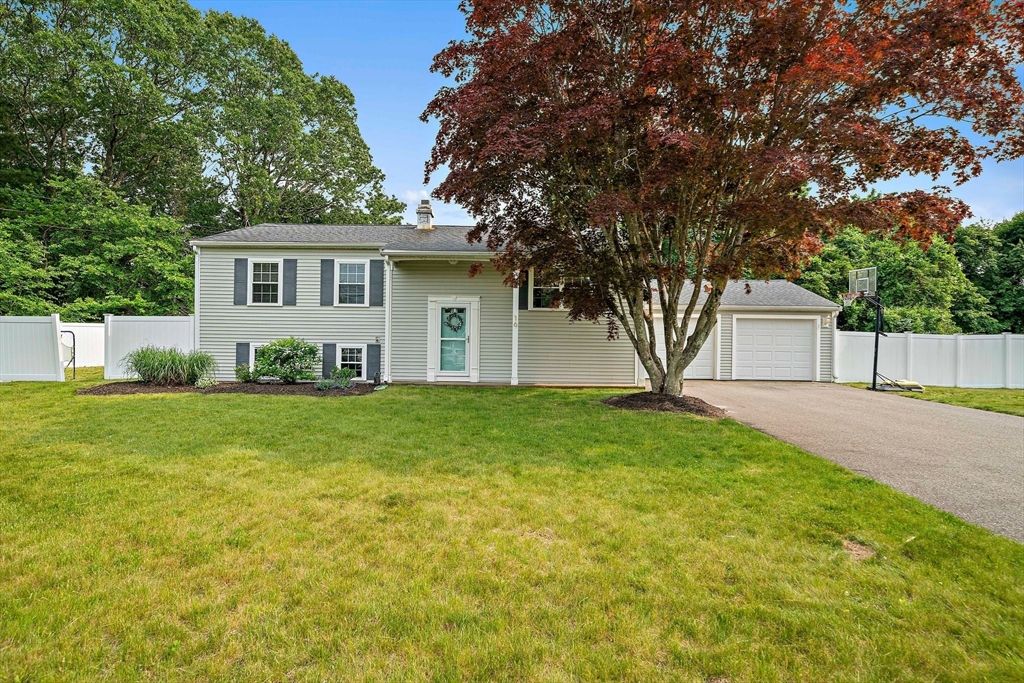 16 Chandler Dr, Marshfield, MA 02050