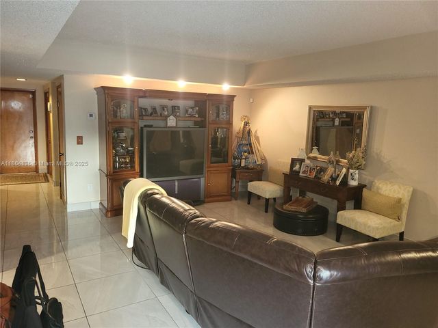 2930 SW 129 Avenue, Miami, FL 33175
