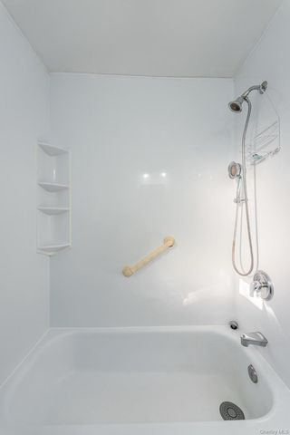 222-17 69th Avenue 17A, Oakland Gardens, NY 11364