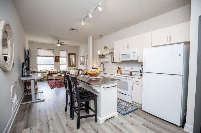 1900 12th Ave S Apt 317, Nashville, TN 37203