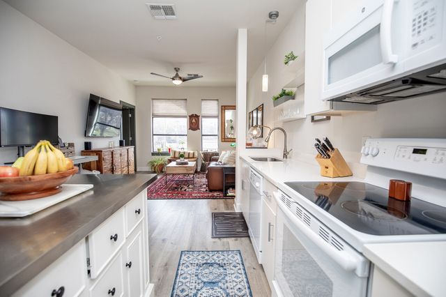 1900 12th Ave S Apt 317, Nashville, TN 37203