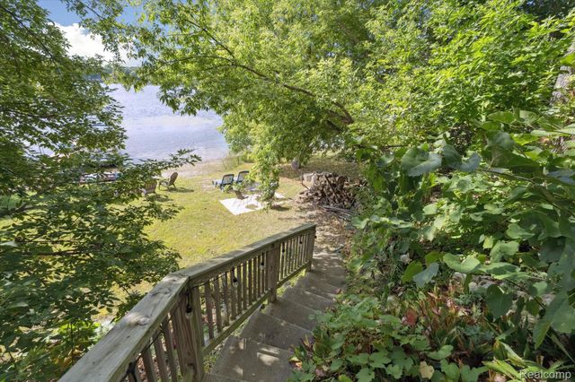 4475 Harp Drive, Fenton Charter Township, MI 48451
