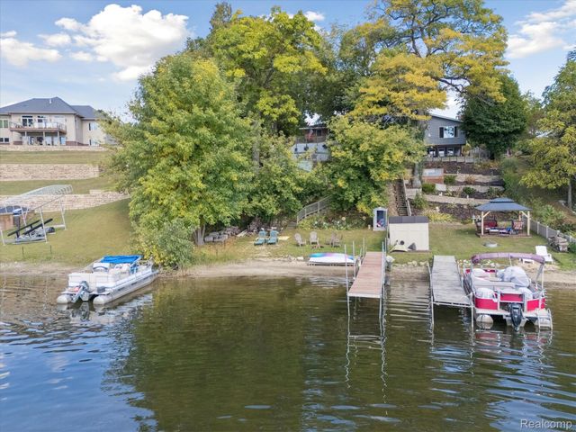 4475 Harp Drive, Fenton Charter Township, MI 48451
