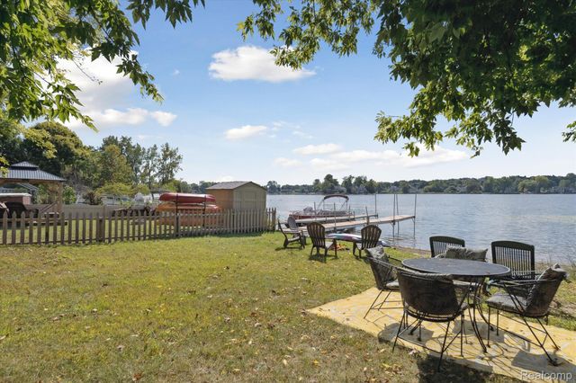 4475 Harp Drive, Fenton Charter Township, MI 48451
