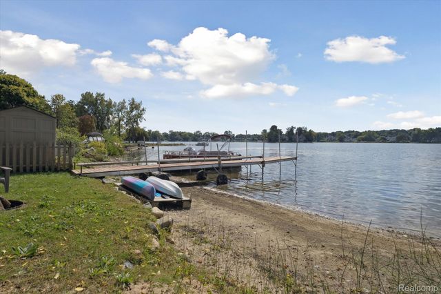 4475 Harp Drive, Fenton Charter Township, MI 48451