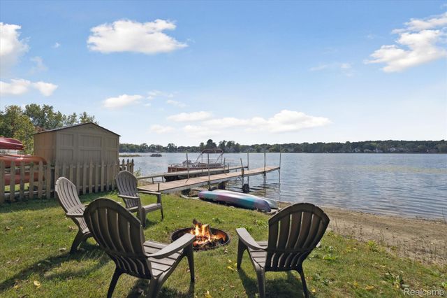 4475 Harp Drive, Fenton Charter Township, MI 48451