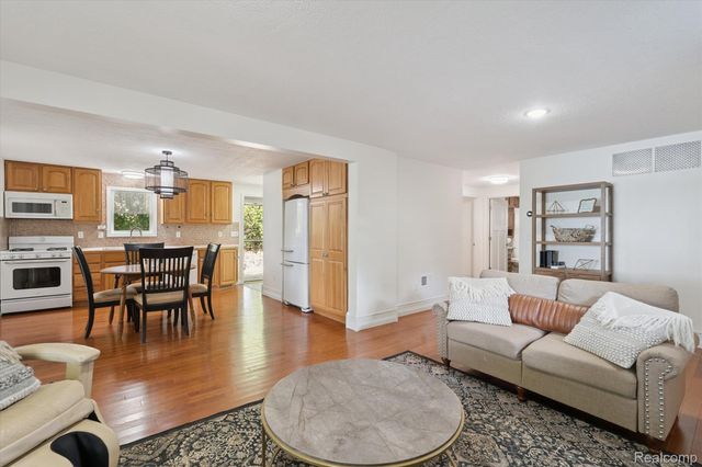 4475 Harp Drive, Fenton Charter Township, MI 48451