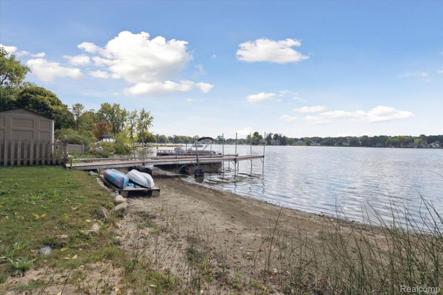 4475 Harp Drive, Fenton Charter Township, MI 48451