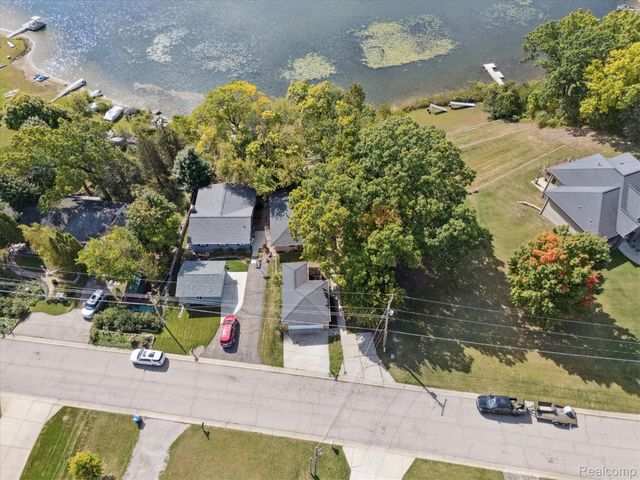 4475 Harp Drive, Fenton Charter Township, MI 48451
