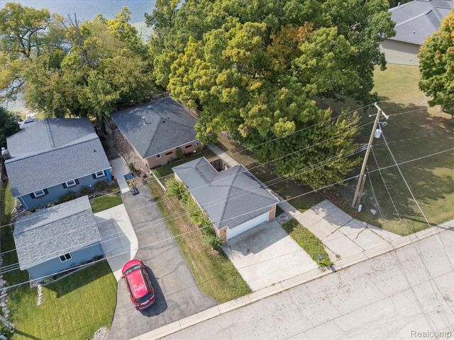 4475 Harp Drive, Fenton Charter Township, MI 48451
