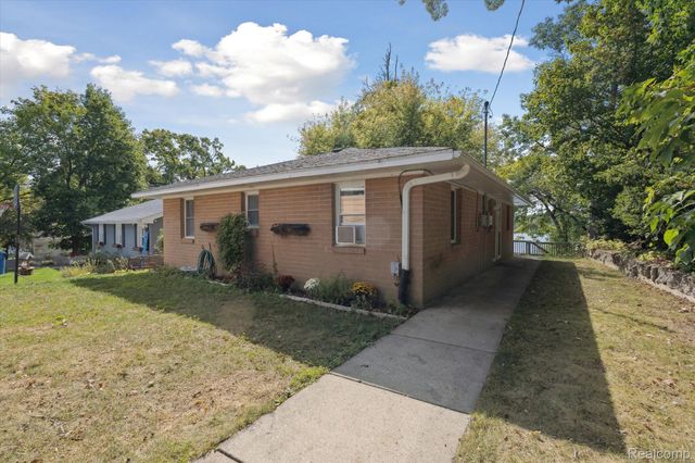 4475 Harp Drive, Fenton Charter Township, MI 48451