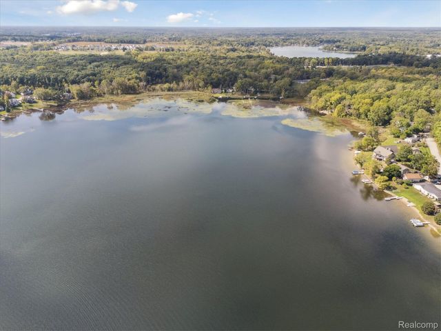 4475 Harp Drive, Fenton Charter Township, MI 48451
