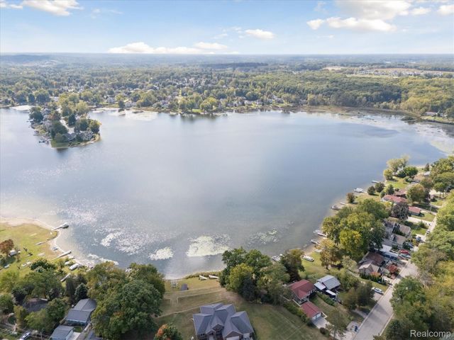 4475 Harp Drive, Fenton Charter Township, MI 48451