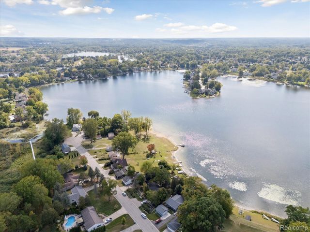 4475 Harp Drive, Fenton Charter Township, MI 48451
