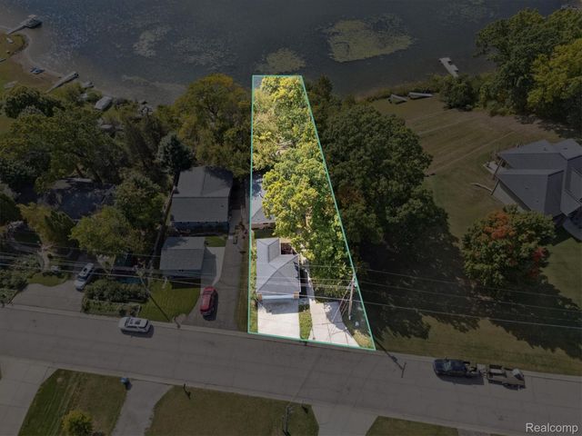 4475 Harp Drive, Fenton Charter Township, MI 48451