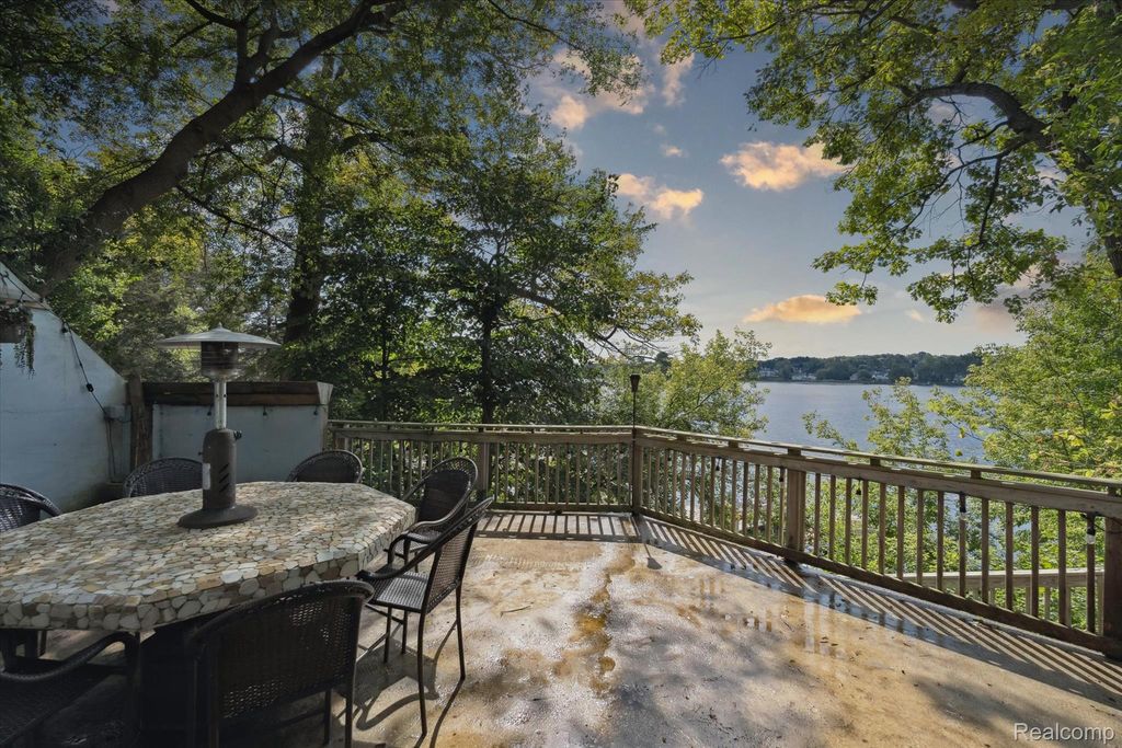 4475 Harp Drive, Fenton Charter Township, MI 48451