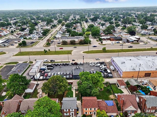 2355 Fort Street, Wyandotte, MI 48192