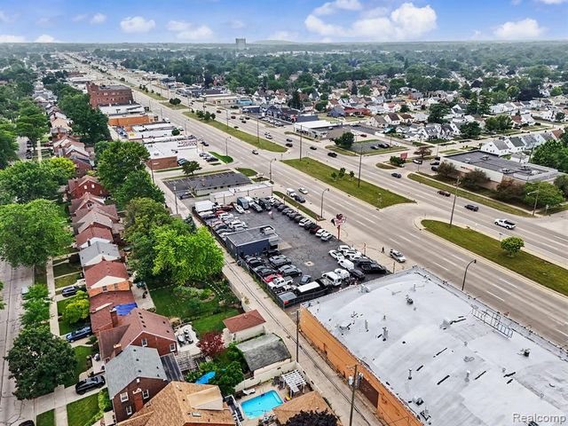 2355 Fort Street, Wyandotte, MI 48192