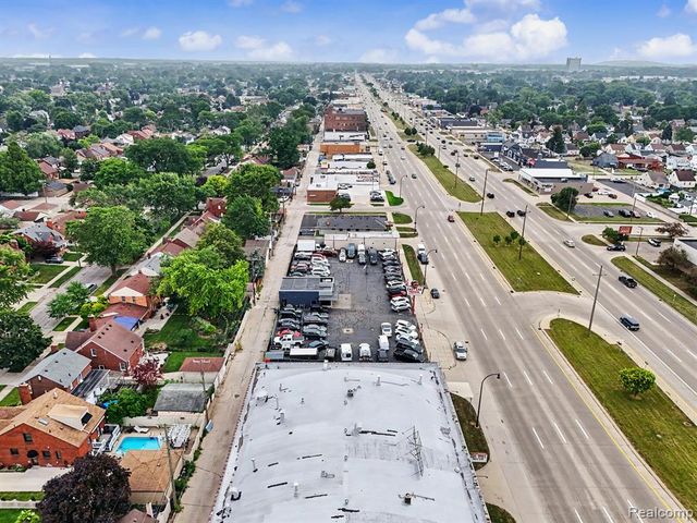 2355 Fort Street, Wyandotte, MI 48192