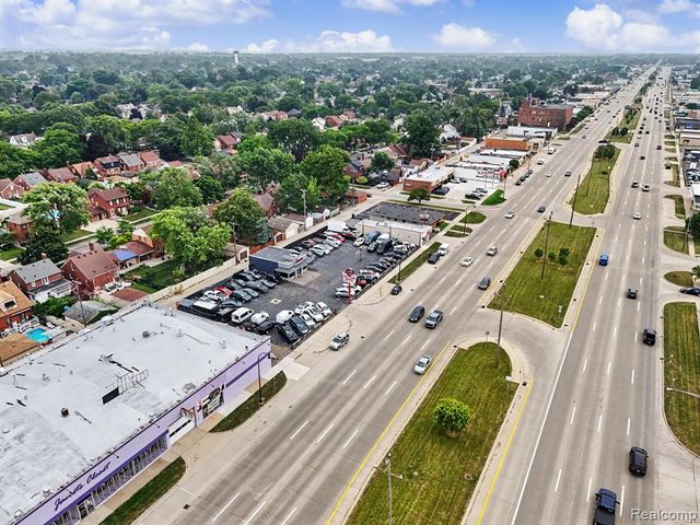 2355 Fort Street, Wyandotte, MI 48192