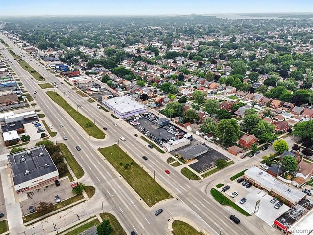 2355 Fort Street, Wyandotte, MI 48192