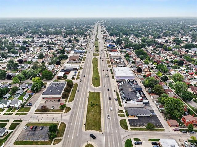 2355 Fort Street, Wyandotte, MI 48192
