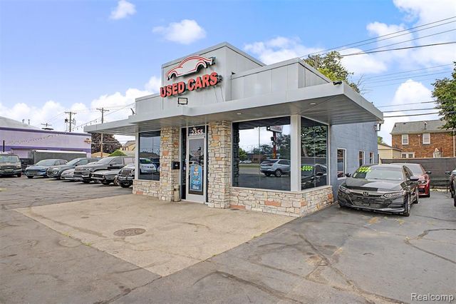 2355 Fort Street, Wyandotte, MI 48192