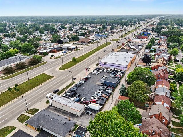 2355 Fort Street, Wyandotte, MI 48192