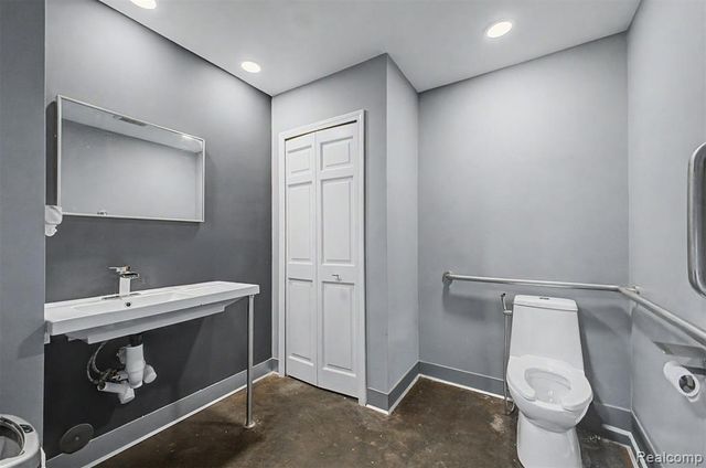 2355 Fort Street, Wyandotte, MI 48192