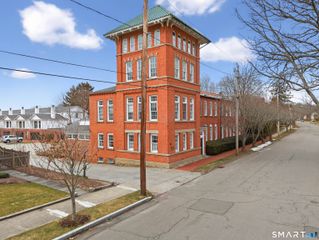 18 Fair Street APT 5, Guilford, CT 06437