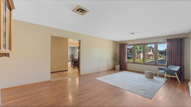 900 13th Avenue SW, Willmar, MN 56201