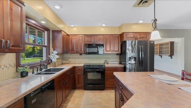 900 13th Avenue SW, Willmar, MN 56201