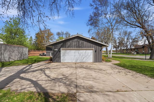 900 13th Avenue SW, Willmar, MN 56201