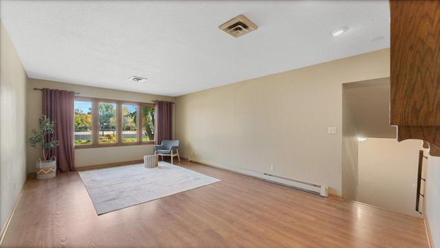 900 13th Avenue SW, Willmar, MN 56201