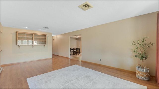 900 13th Avenue SW, Willmar, MN 56201