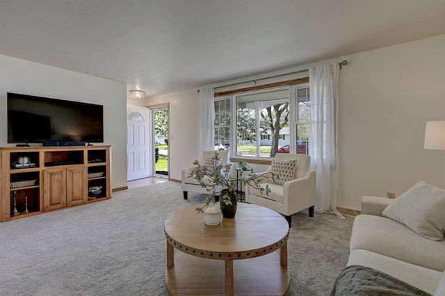 1625 E SYLVAN AVENUE, Appleton, WI 54915